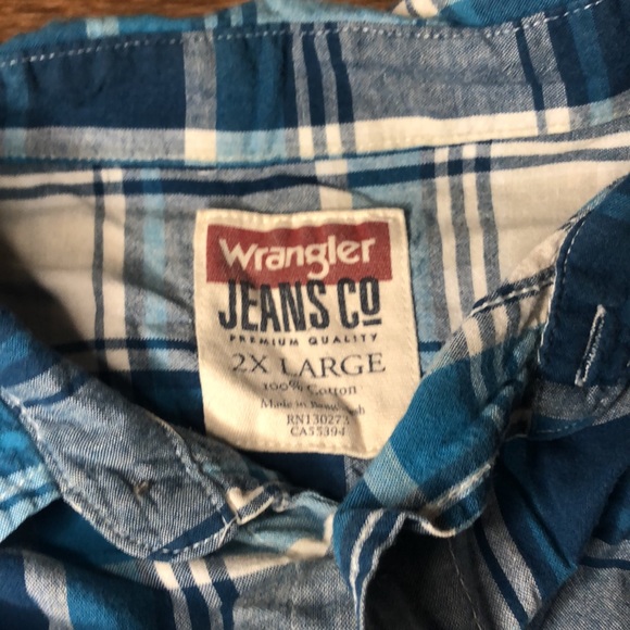 Wrangler Blue Plaid Button Up Shirt/Flannel - Picture 2 of 3
